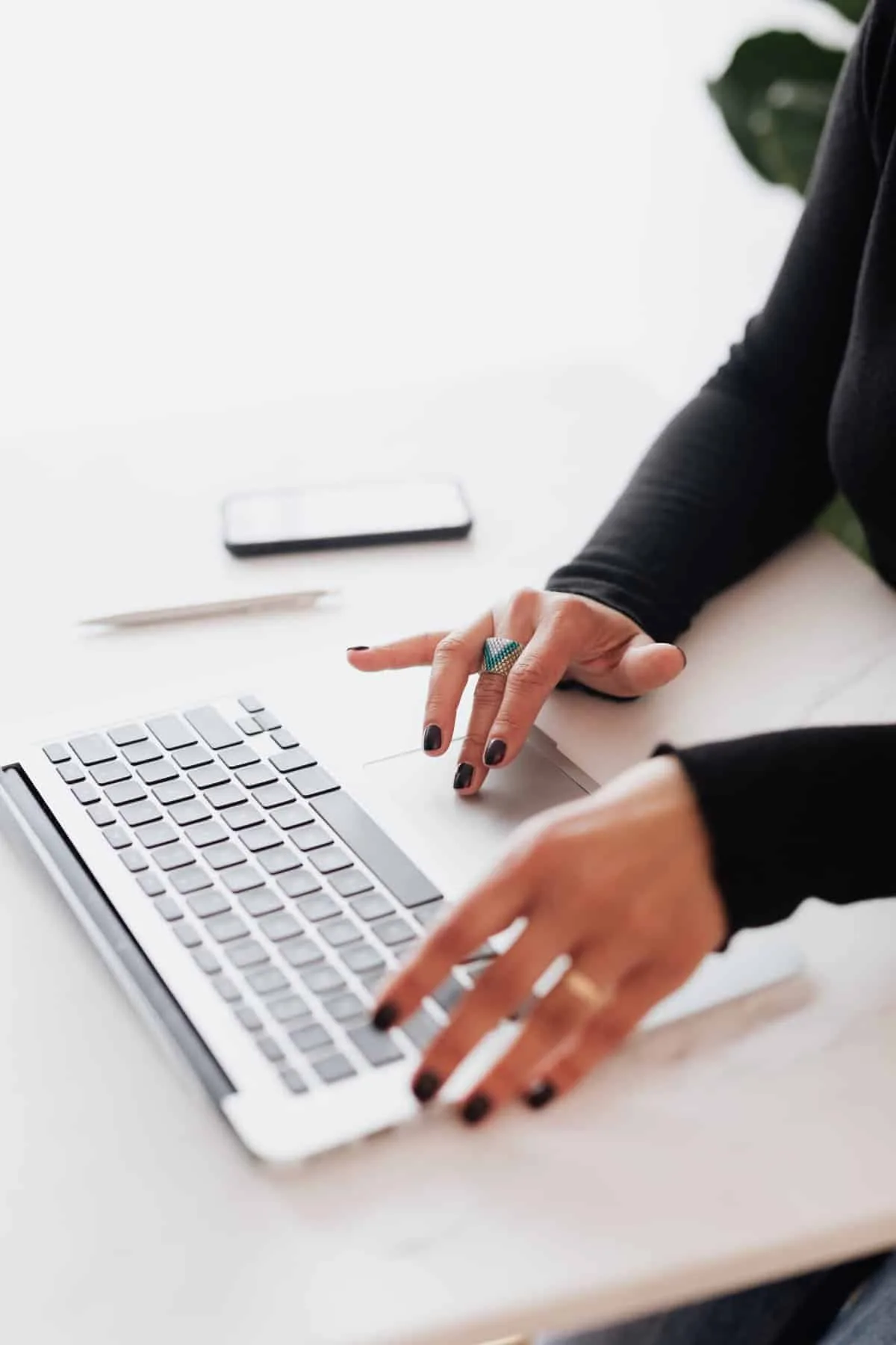 Are There Apps Or Software Tools For Managing Well Maintenance Tasks?